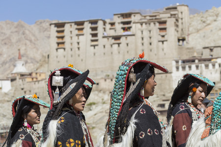 LEH, INDIA - SEPTEMBER 20, 2017: Unidentified artists in Ladakhi costumes at the Ladakh Festival on September 20, 2017, Leh, India.のeditorial素材
