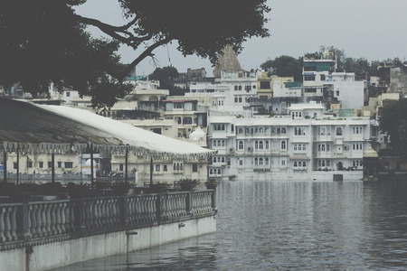 UDAIPUR, INDIA - SEPTEMBER 15, 2017: Lake Pichola with City Palace view in Udaipur, Rajasthan, Indiaのeditorial素材