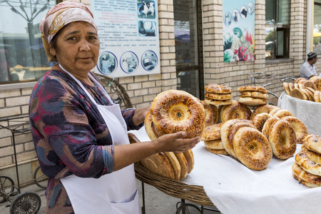 MARGILAN, UZBEKISTAN - AUGUST 24, 2018: National plain uzbek bread sold in the market - Margilan near Fergana, Uzbekistan.のeditorial素材