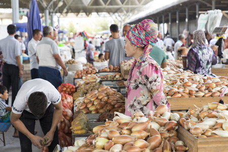MARGILAN, UZBEKISTAN - AUGUST 24, 2018: People at local fruit and vegetables bazaar - Margilan near Fergana, Uzbekistan.のeditorial素材