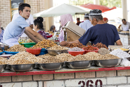 MARGILAN, UZBEKISTAN - AUGUST 24, 2018: People at local fruit and vegetables bazaar - Margilan near Fergana, Uzbekistan.のeditorial素材