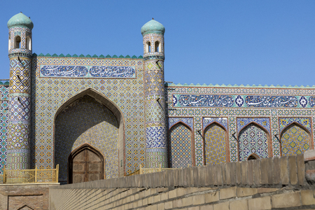 Khan's palace in Kokand. Uzbekistan. Ancient palace with facades of colored mosaic. The main entrance is with minarets.のeditorial素材