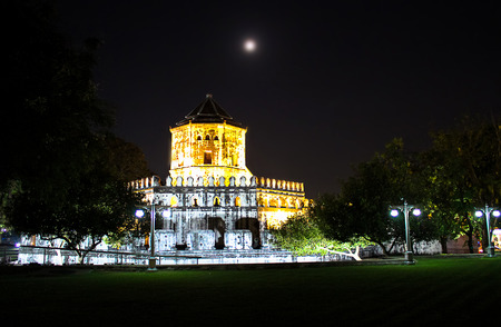 Pom Phra Sumen Fort at night in Bangkok  Moonの写真素材