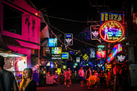 KOH SAMUI, THAILAND 2 APRIL 2013 Street nightlife on Chaweng のeditorial素材