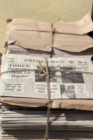 Oxford, Oxfordshire, England, United Kingdom, 05th Jun, 2015, Filming of ITV drama Endeavour in Oxford. Oxford Mail news paper 1967のeditorial素材