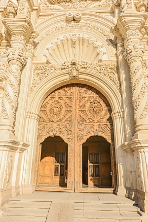 Wooden entrance doors into Catedral de Santiago in Saltillo, Mexicoの写真素材