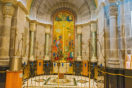Interior of  Basilica of Sainte Anne de Beaupre is  basilica set along Saint Lawrence River in Quebec. It has been credited by  Catholic Church with many miracles of curing the sick and disabled.のeditorial素材
