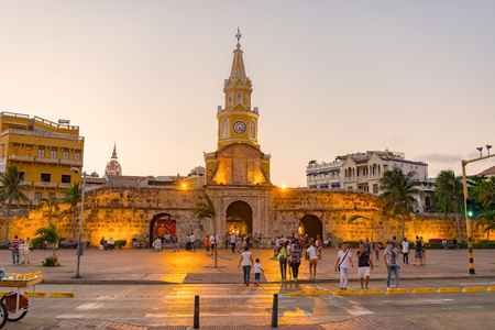 Cartagena, Colombia - March20, 2017: People entering Cartagena's most famous landmark, The Torre del Reloj, or Clock Tower. It was once the main gateway to the walled city. Construction on the tower begun in 1601, and in 1631 the tower became the principaのeditorial素材