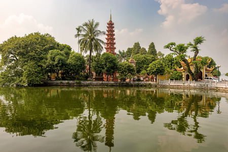 View over the lake at Tran Quoc Pagoda  the oldest Buddhist temple in Hanoi, is located on a small island near the southeastern shore of Hanoi West Lake.  Originally constructed in the sixth century during the reign of Emperor Ly Nam De, from 544 until 54のeditorial素材