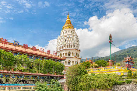 Pagoda of 10,000 Buddhas at Kek Lok Si Buddhist temple complex in Penang. It is said to be the largest Buddhist temple in Malaysia.の写真素材