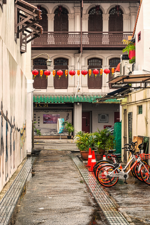Singapore - January 12, 2018: Facade of the old colonial house in the part of Singapore called Chinatown.のeditorial素材