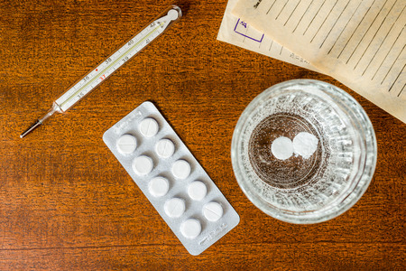 Cure the disease couple of tablets dissolved at a temperature of the glass of water. Focus on the glass of waterの写真素材