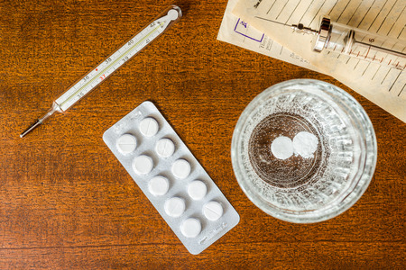 Cure the disease couple of tablets dissolved at a temperature of the glass of water. Focus on the glass of waterの写真素材