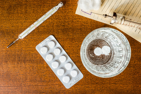 Cure the disease couple of tablets dissolved at a temperature of the glass of water. Focus on the glass of waterの写真素材