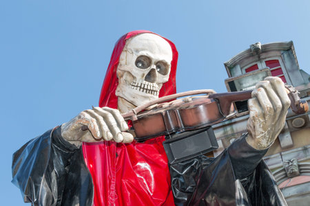 Figure  Death  Playing the Fiddleの写真素材