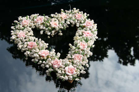 Heart of roses on the windshield wedding carの写真素材