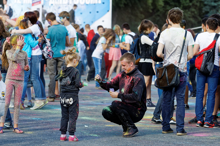 Ulyanovsk, Russia - JUNE 12, 2015: View people taking part in the Holi festival - ColorFest festival of paints. Holi is traditional holiday of India.のeditorial素材