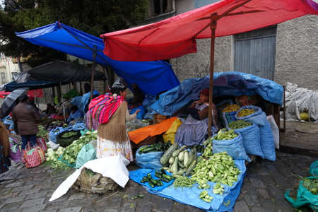 Bolivia La Paz - Rodriguez Market - Mercado Rodriguez vegetable stallsのeditorial素材