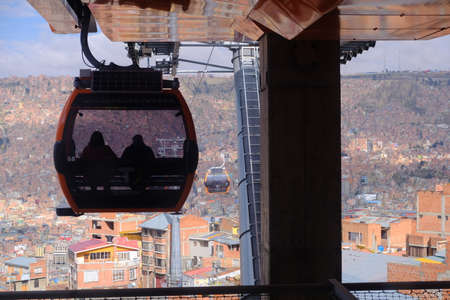 Bolivia La Paz - La Paz Cable Car Orange line - linea naranja terminalのeditorial素材