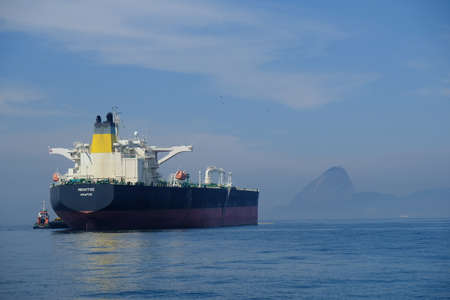 Brazil Rio de Janeiro - Merchant ships and Sugarloaf Mountain - Pao de Acucar in backgroundのeditorial素材