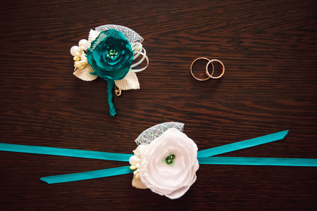 Gold wedding rings lie on a wooden tableの写真素材