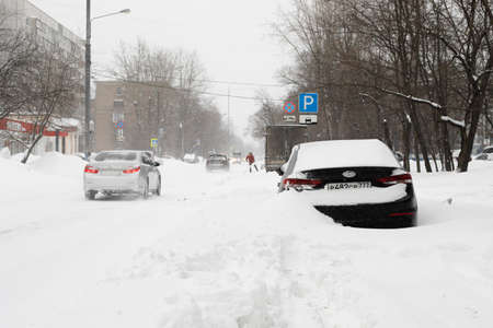 Moscow, Russia. 13th February 2021.A blizzard covered the city. Cars blocked in the snow.のeditorial素材