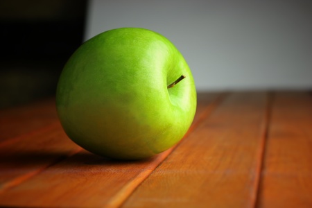 green apple on wooden tableの写真素材