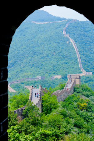 Muntianyu July 2011 - In July many visitors visit the Great Wall that was built to protect the various dynasties from their enemies. When the soldiers saw the enemies, they made light signals from one tower to the other.のeditorial素材