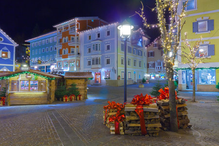 Ortisei December 2015On Christmas night the streets of Ortisei in the North of Italy, are deserted because the inhabitants are still dinning in the familyのeditorial素材