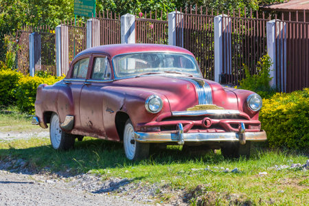 Boquete December 18 2018 in the high quarter of Boquete town is parked this old Pontiac car produced by General Motors. Pontiac is a name of a Native American leader who lived in 18th centuryのeditorial素材