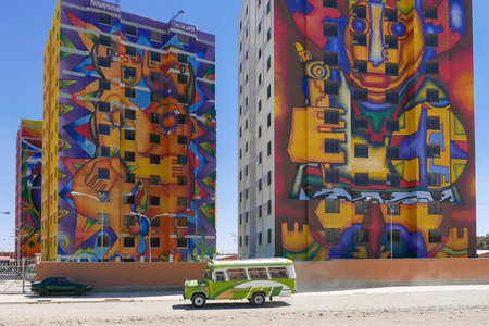 La Paz Bolivia, August 26, a bus passes in front of buildings decorated with abstract images in the district of Whipala, in the north of La Paz. Shoot on August 26, 2019のeditorial素材