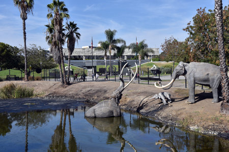 LOS ANGELES, CA/USA  - SEPTEMBER 20, 2018: Sculpture of mammoth animals at the La Brea Tar Pits.のeditorial素材