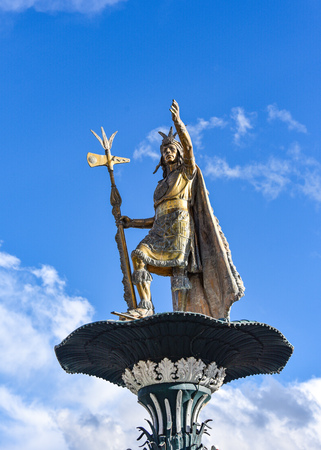 Statue of the Inca 'Pachacuti' in the Plaza de Armas, Cusco, Peru.のeditorial素材