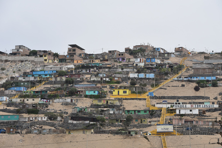 Hillside slum buildings on the outskirts of Lima, Peruのeditorial素材