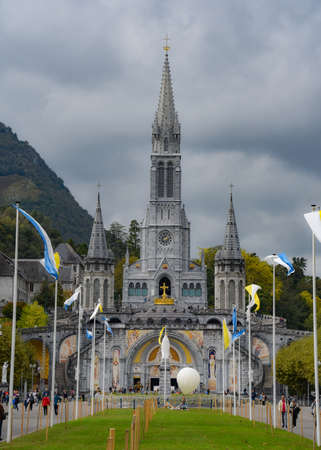 Lourdes, France - 9 Oct 2021: The Sanctuaires Notre-Dame de Lourdes Cathedral, aのeditorial素材