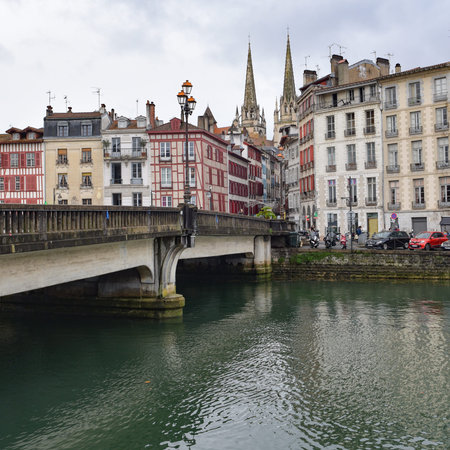 BAYONNE, FRANCE - 30 Oct, 2021: Old houses by the river La Nive in the center of Bayonne, Aquitaine, Franceのeditorial素材