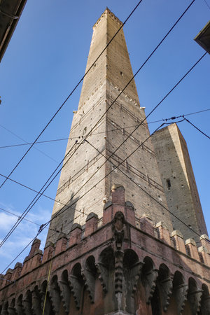 Bologna, Italy - 16 Nov, 2022: The two famous falling towers of Asinelli and Garisendaのeditorial素材
