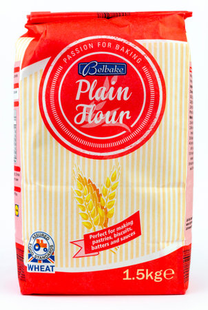 Coventry, West Midlands, UK - May 13, 2020: Bag of Lidl brand Belbake plain flour unopened on an isolated white backgroundのeditorial素材