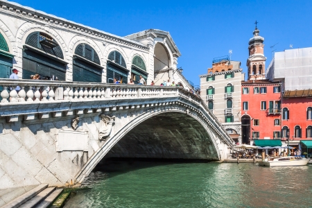 An image of the beautiful Rialto bridge in Venice Italyのeditorial素材