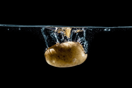 An image of a potato in the waterの写真素材
