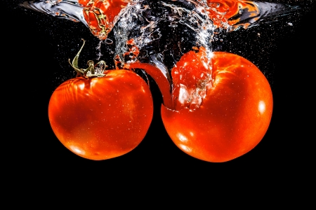 An image of two tomato in the waterの写真素材
