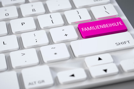 A computer keyboard with the text family allowance in german language