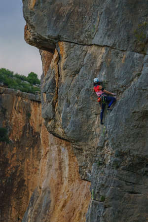 Young woman practices rock climbing in Chulilla. Valencia. December 2021のeditorial素材