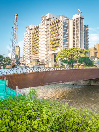 This image shows the construction site of Parques de Medellin, the Rio Medellin and the building called Edificio Inteligenteのeditorial素材