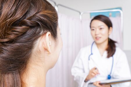 Doctor making a diagnosisの写真素材