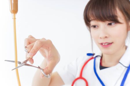 Nurse administing intravenous dripsの写真素材