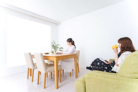 Woman in cafe imageの写真素材