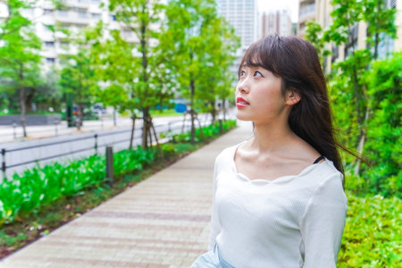 Woman getting a date with her boyfriend in the city
