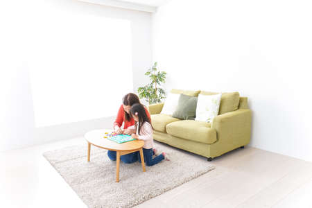 Child playing board game in the living roomの写真素材