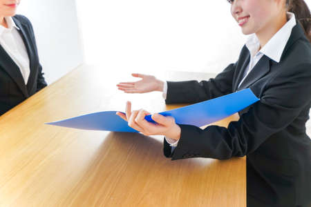 Businesswomen meeting imageの写真素材